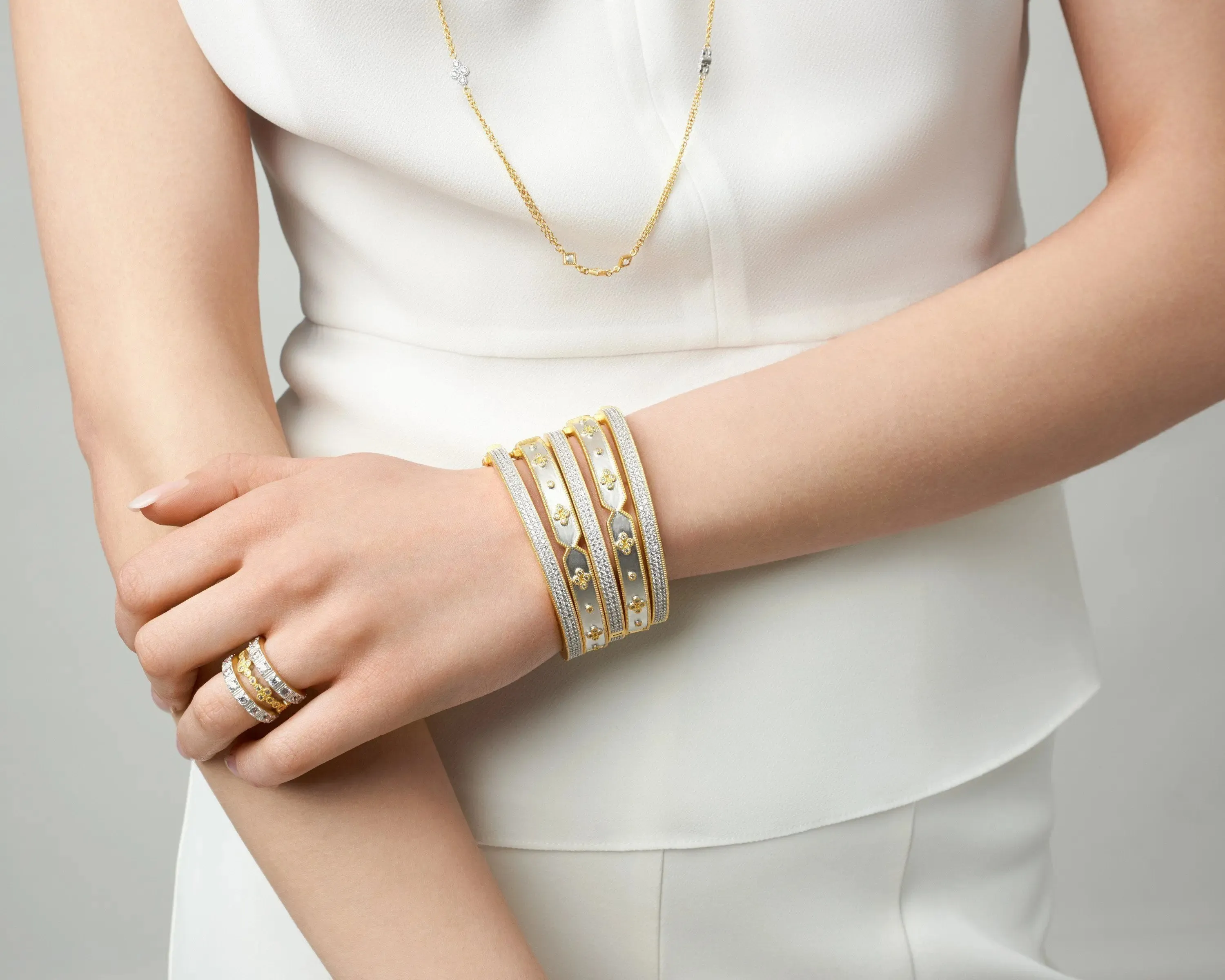 Iconic Clover Hinge Bangle